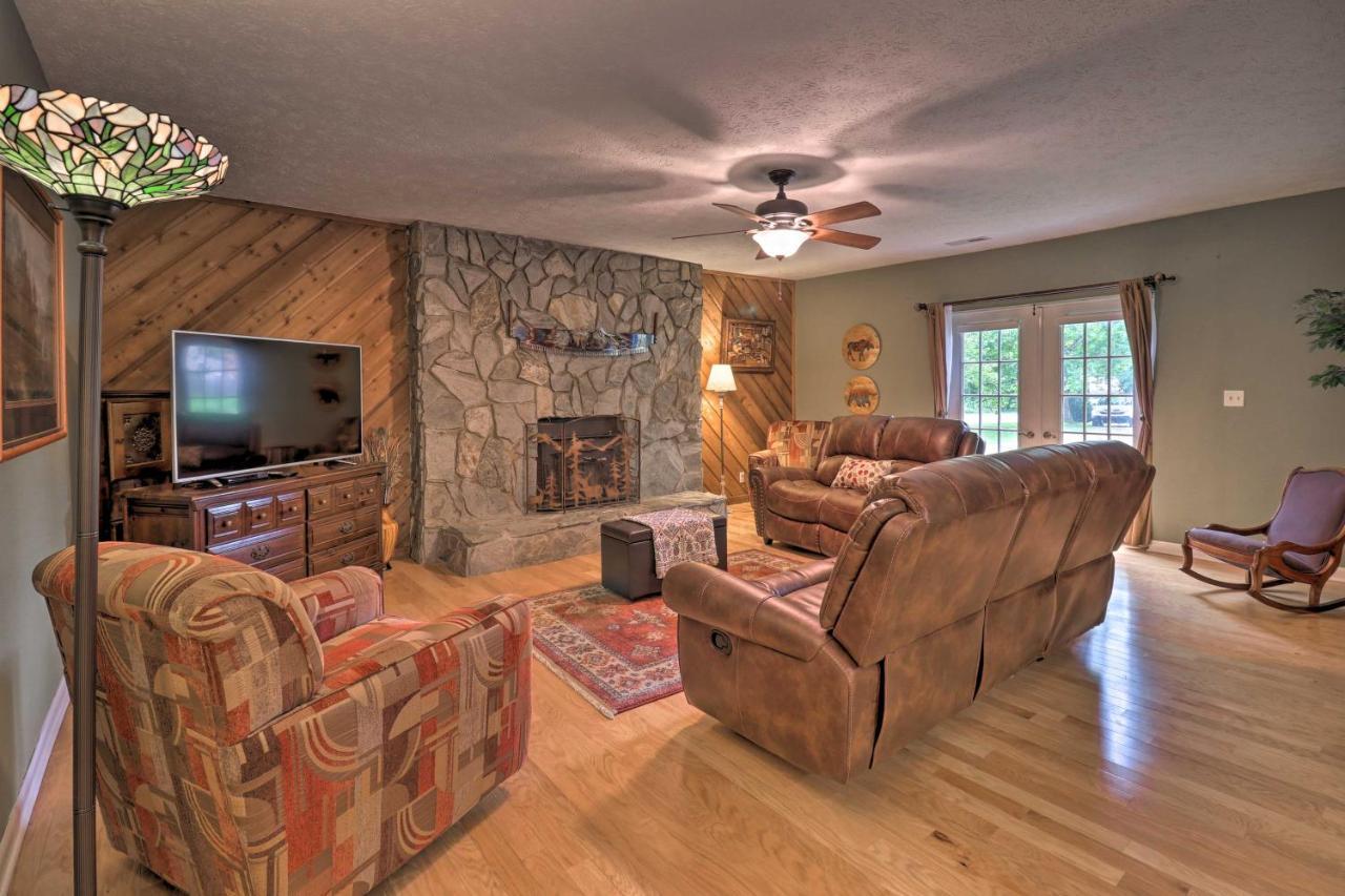 Hendersonville Home With Fire Pit 5 Mi To Downtown! Kültér fotó